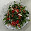 Фотография рецепта Салат с курицей, печеными баклажанами, перцем и руколой автор Валентина