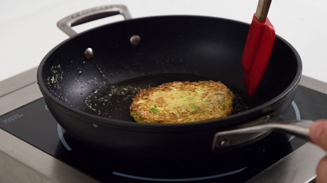 Фото шага рецепта Кабачковые оладьи с лимонной цедрой и полентой 80088 шаг 3