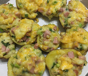 Фотография рецепта Фаршированный сыром и колбасой картофель