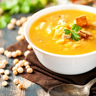 Гороховый суп с курицей и карри