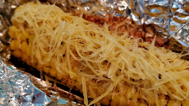 Фото шага рецепта Сливочная пряная кукуруза, запеченная в фольге 152667 шаг 13