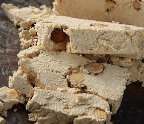Фотография рецепта Халва из манной крупы с грецкими орехами и корицей