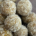 Фотография рецепта Конфеты из кураги, грецких орехов и кокосовой стружки автор Кристина Вельц