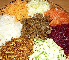 Фотография рецепта Овощной салат с капустой и мясом