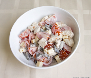 Фотография рецепта Салат с куриной грудкой и языком «Копченый Ральф»