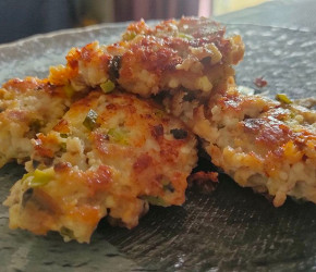 Фотография рецепта Куриные котлеты с фетой, грибами и маринованными огурцами