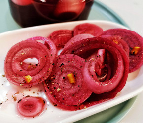 Фотография рецепта Маринованный медовый лук к мясу