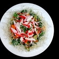 Фотография рецепта Салат из крабов с сыром, брокколи и зеленым луком автор Оля Давыдова