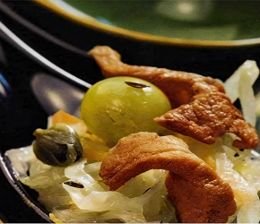 Фотография рецепта Салат с квашеной капустой и свининой
