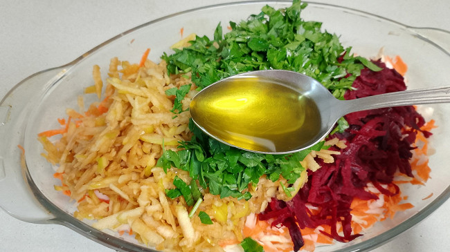 Фото шага рецепта Салат Витаминный 192768 шаг 9