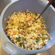 Салат с крабовыми палочками и овощами