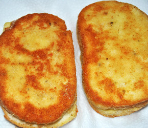 Фотография рецепта Хрустящие жареные гренки с курицей и сыром