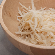 Сырные корзиночки с салатом из рукколы и креветок