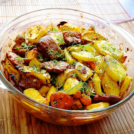 Соевое мясо с запечённым картофелем и овощами