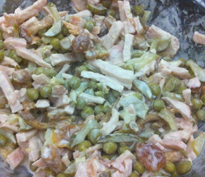 Фотография рецепта Быстрый салат с копченой курицей и опятами