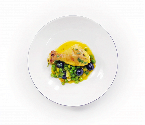 Фотография рецепта Куриные голени с шафраном, оливками и горошком