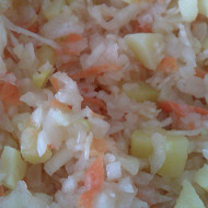 Салат с квашеной капустой и отварным картофолем