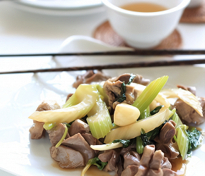 Фотография рецепта Жареная курица с сельдереем и имбирем (Jirou Chao Qincai)