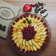 Тарт с заварным кремом и фруктами