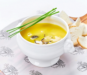 Фотография рецепта Куриный бульон со сморчками и черным трюфелем