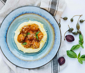 Фотография рецепта Польпетте из курицы с томатной сальсой