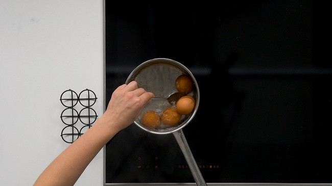Фото шага рецепта Пирог с луком и яйцом 151480 шаг 1