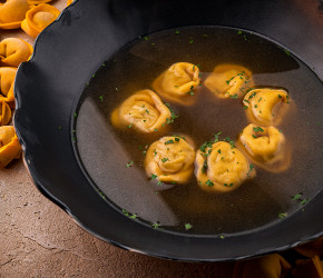 Фотография рецепта Мясной суп с тортелинни от шеф-повара ресторана
