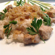 Индейка с яблоками и луком