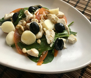 Фотография рецепта Салат с хурмой и кедровыми орешками