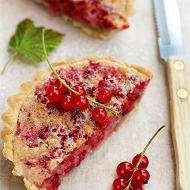 Пирог с маком и красной смородиной