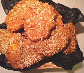 Фотография рецепта Лепешки с кунжутом, семечками и сыром на сыворотке