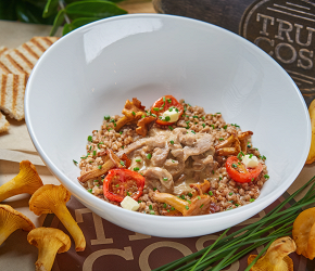 Фотография рецепта Бефстроганов с гречкой и лисичками