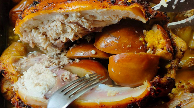 Фото шага рецепта Домашняя курица запеченная с яблоками и гарниром из зеленой фасоли 189448 шаг 15