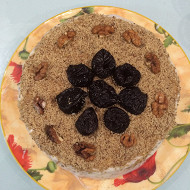 Медовик с черносливом и грецкими орехами