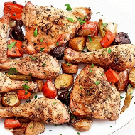Запеченая курица с овощами