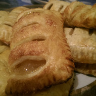 Слойки с тыквой, яблоками и корицей