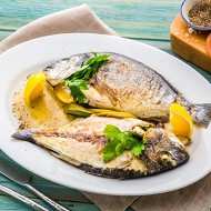 Дорада, маринованная с травами