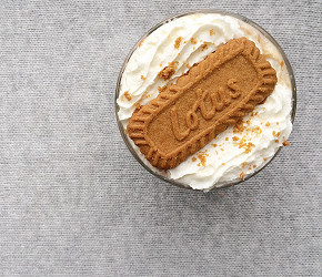 Фотография рецепта Кофе латте с пряничной пастой Biscoff