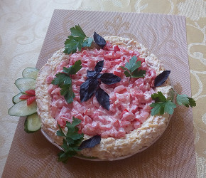 Фотография рецепта Салат с копченой курицей, сыром и яйцами