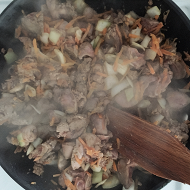 Куриные сердечки в сливочном соусе