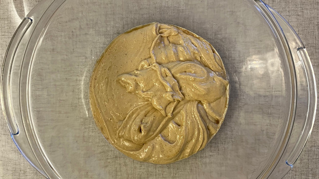 Фото шага рецепта Пирог с изюмом, орехами, яблоками и корицей 175697 шаг 7