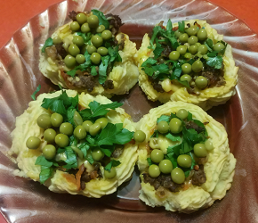 Фотография рецепта Гороховые гнезда с мясной начинкой и горошком