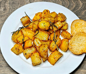 Фотография рецепта Картофель с розмарином и чесноком