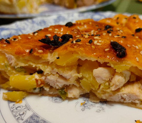 Фотография рецепта Пирог из слоеного теста с курицей и картофелем