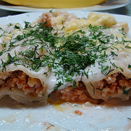 Каннеллони с мясной начинкой под соусом бешамель