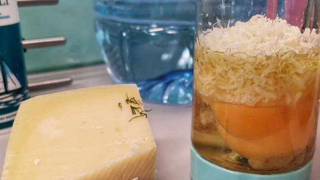 Фото шага рецепта Классический соус к салатам с лимонным соком 151280 шаг 5