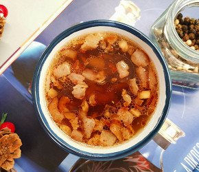 Фотография рецепта Консоме с беконом и грибами