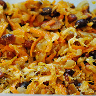 Теплый салат с фасолью и сыром