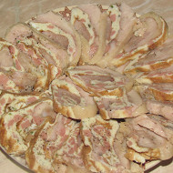 Рулет из фаршированной курицы