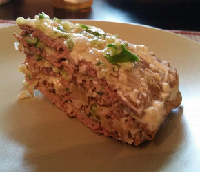 Фотография рецепта Торт из куриной печени со свежим огурцом и луком